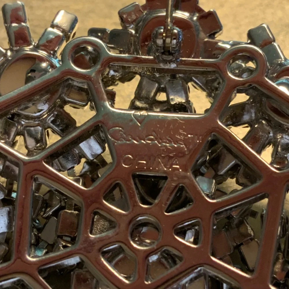 Collector Series Camrose & Kross Audrey Hepburn Rhinestone Brooch 3.5” x 3” - Picture 8 of 9